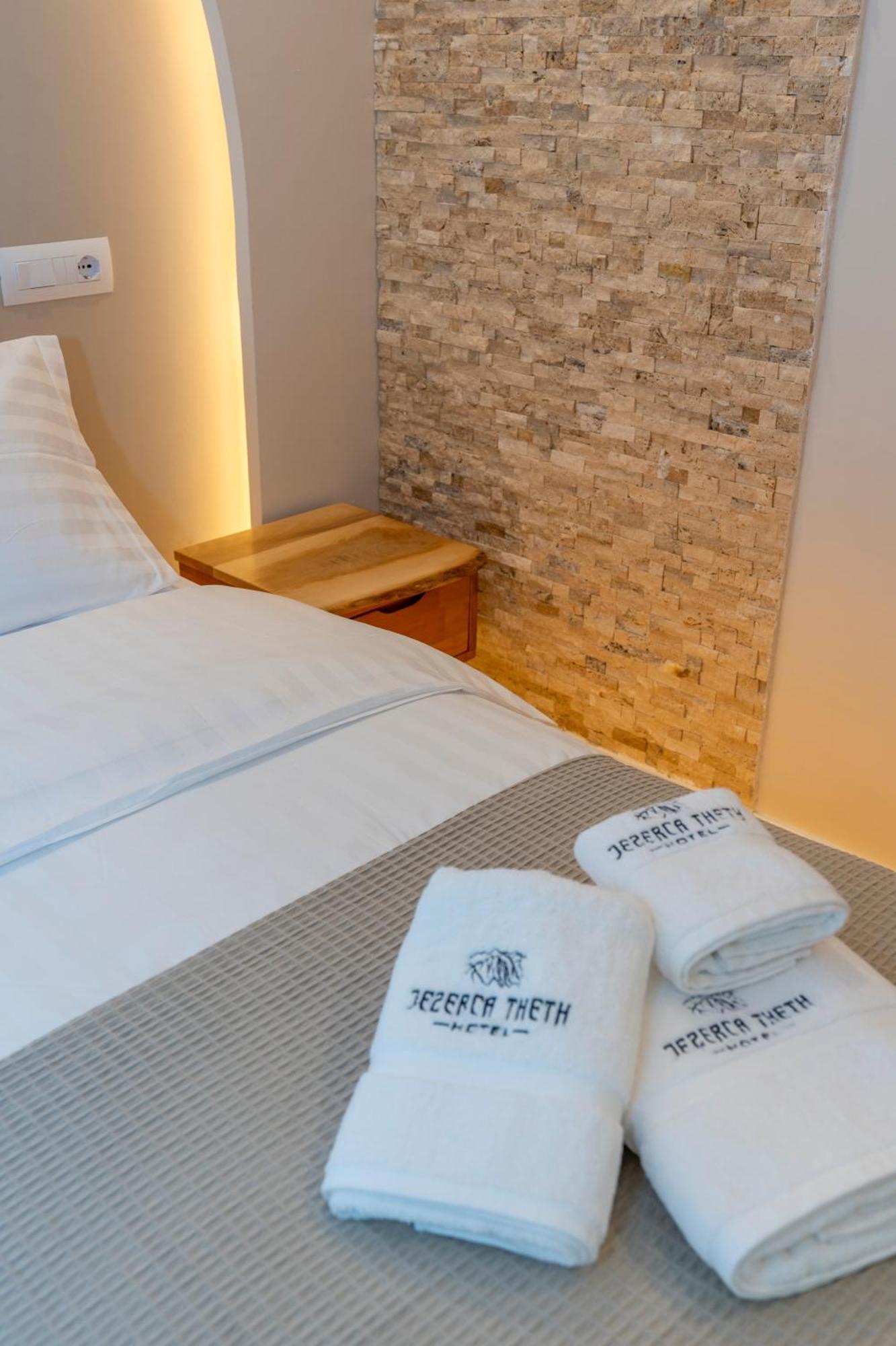 Hotel Jezerca Theth Bagian luar foto