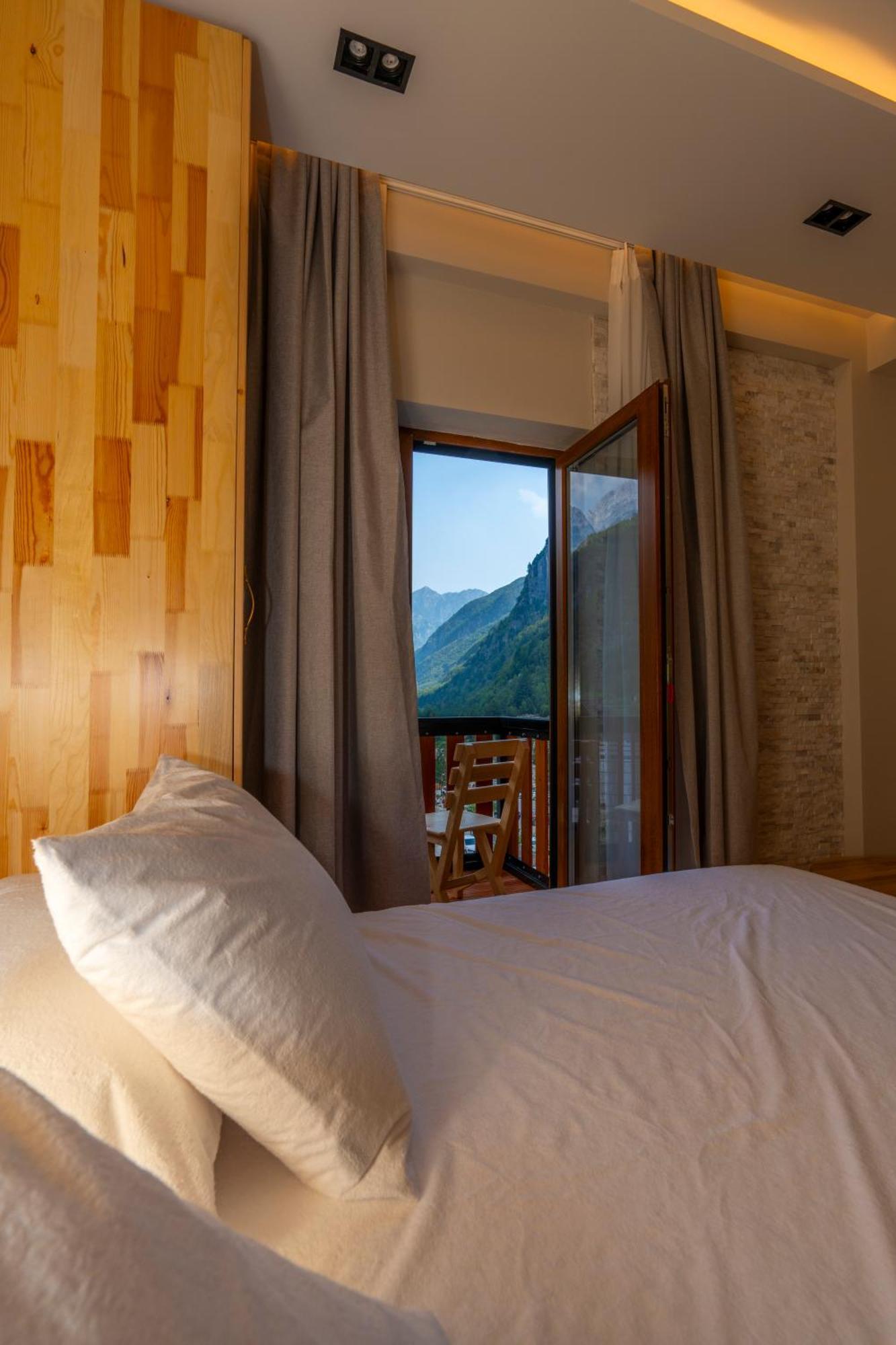 Hotel Jezerca Theth Bagian luar foto