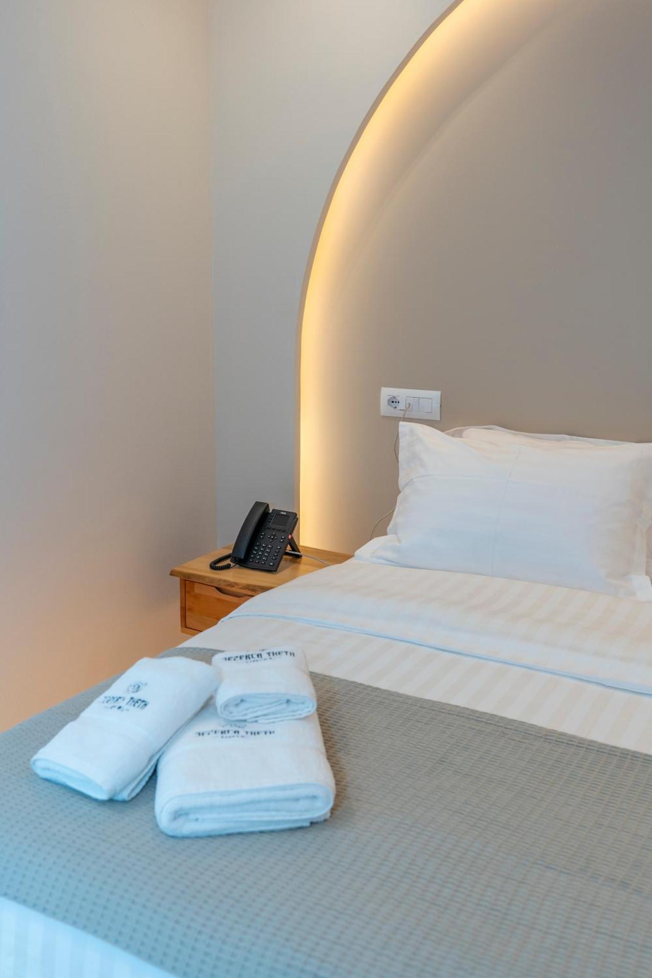 Hotel Jezerca Theth Bagian luar foto