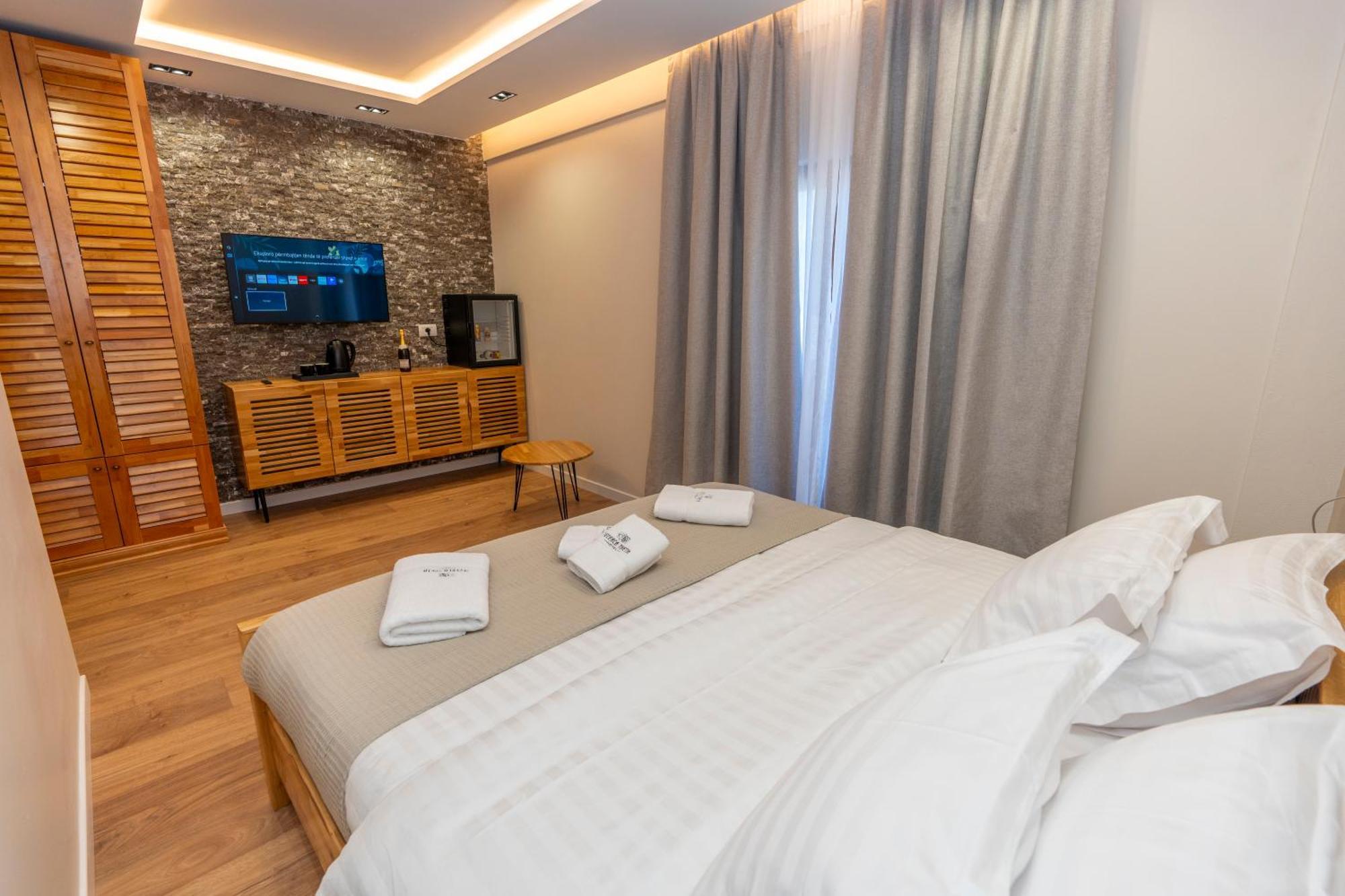 Hotel Jezerca Theth Bagian luar foto