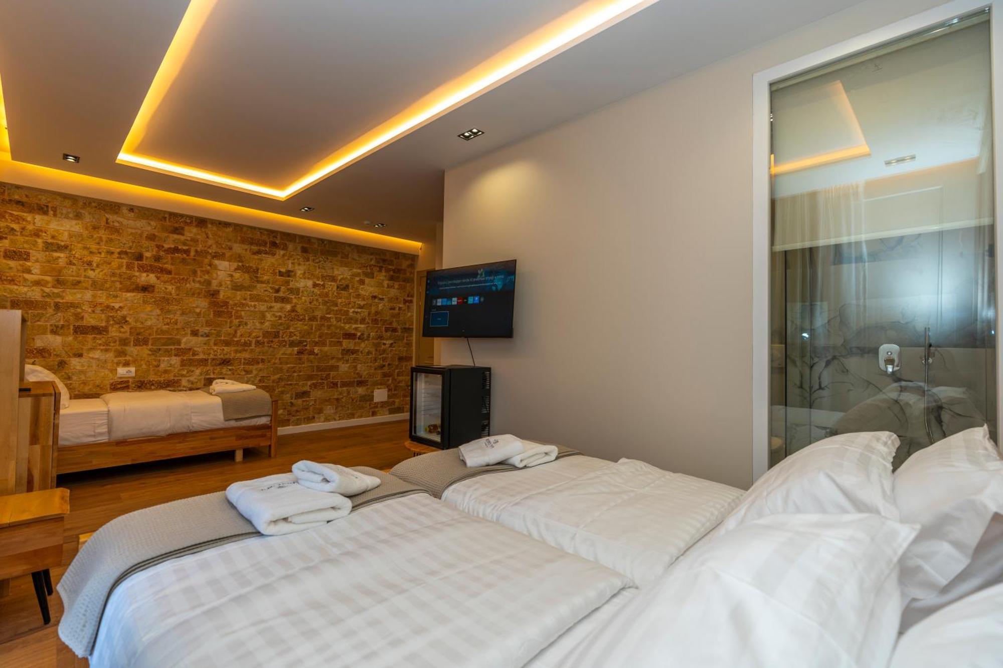 Hotel Jezerca Theth Bagian luar foto