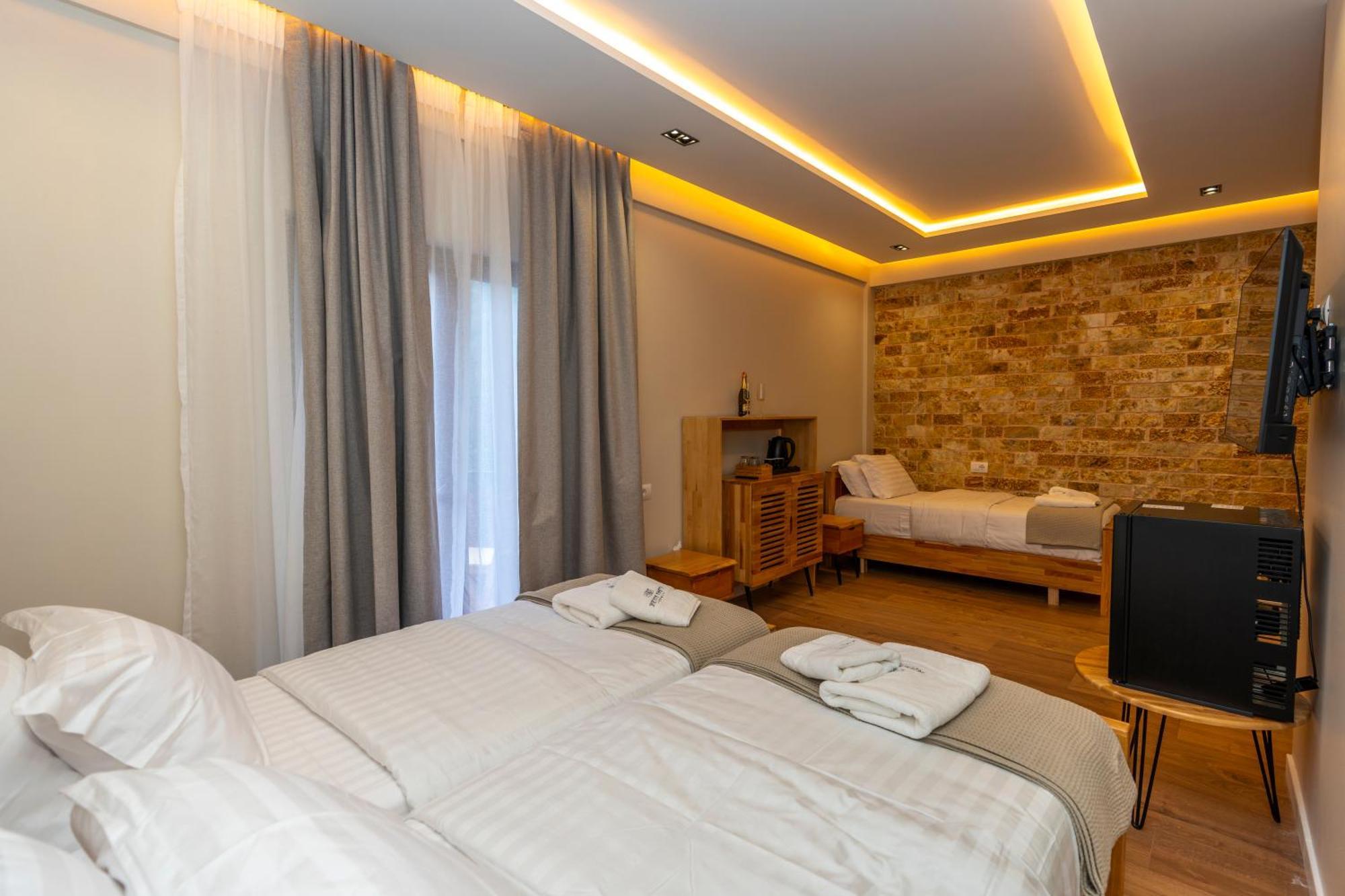Hotel Jezerca Theth Bagian luar foto