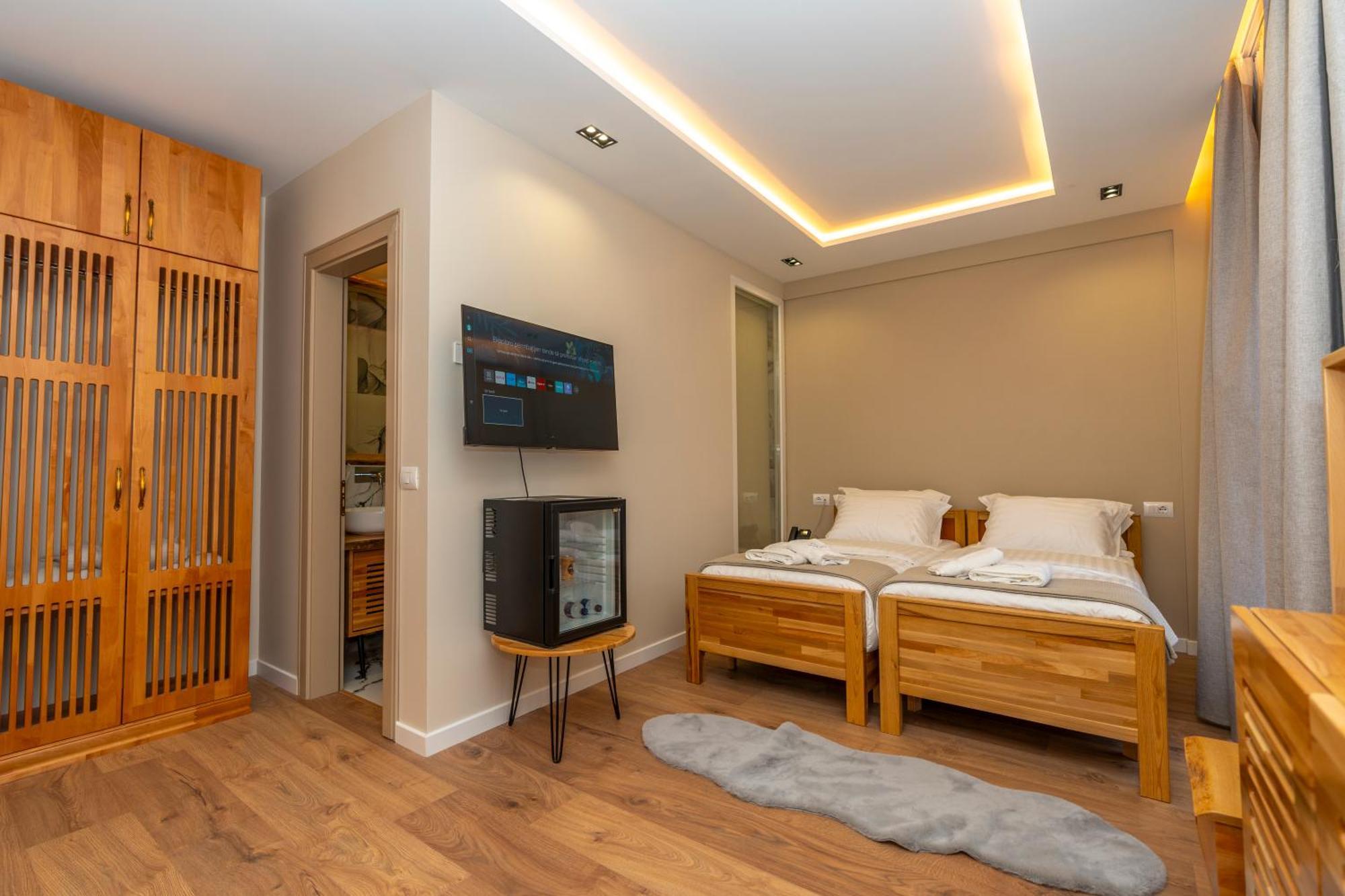 Hotel Jezerca Theth Bagian luar foto