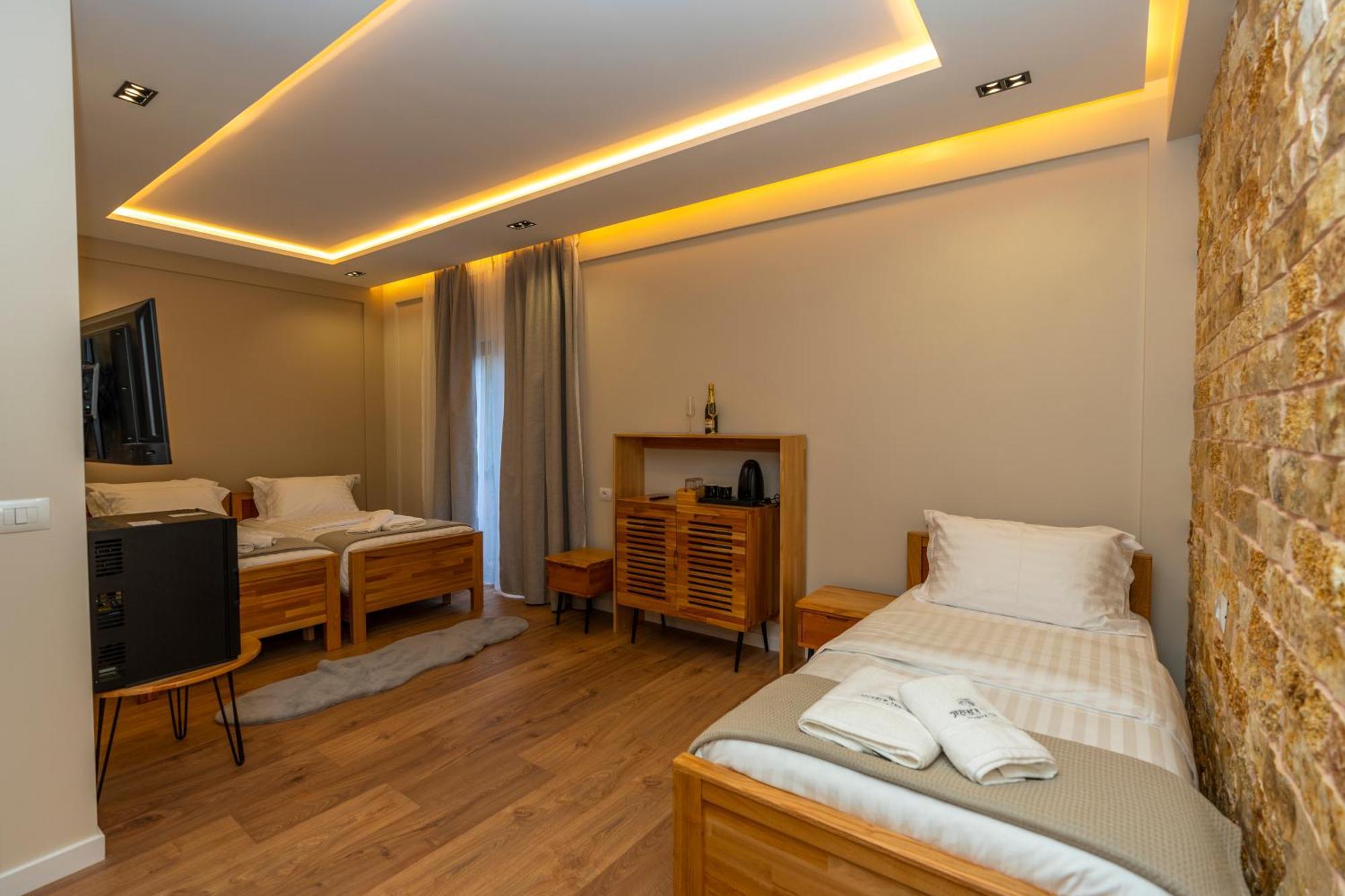 Hotel Jezerca Theth Bagian luar foto